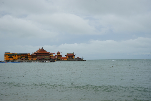 海上的洛迦寺